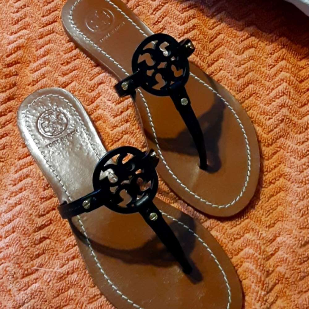 Tory Burch thong sandals like new